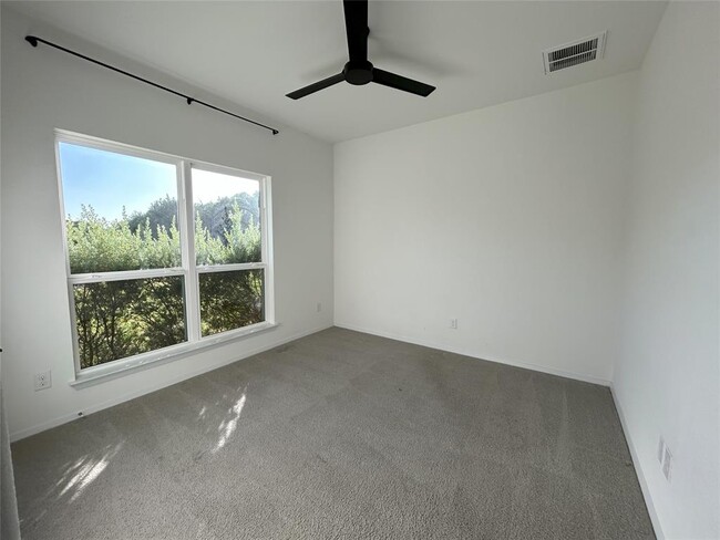 Building Photo - 2201 Vicksburg Cove