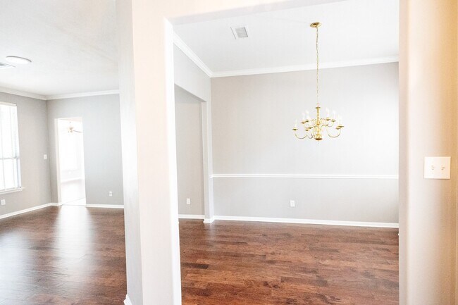 Building Photo - 22 S Lace Arbor Dr
