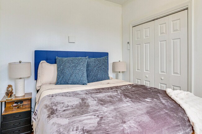 Building Photo - 15 Green Ct