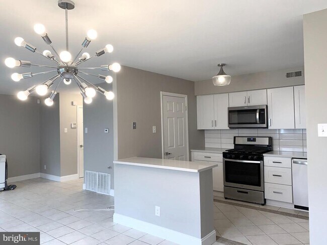 Building Photo - 15 Buttonwood Rd