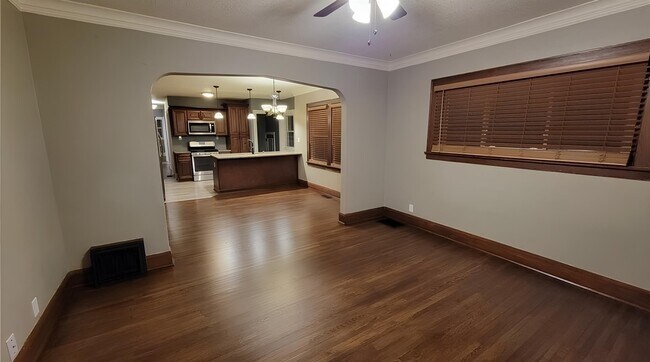 Living Room - 2914 Golden Valley Rd