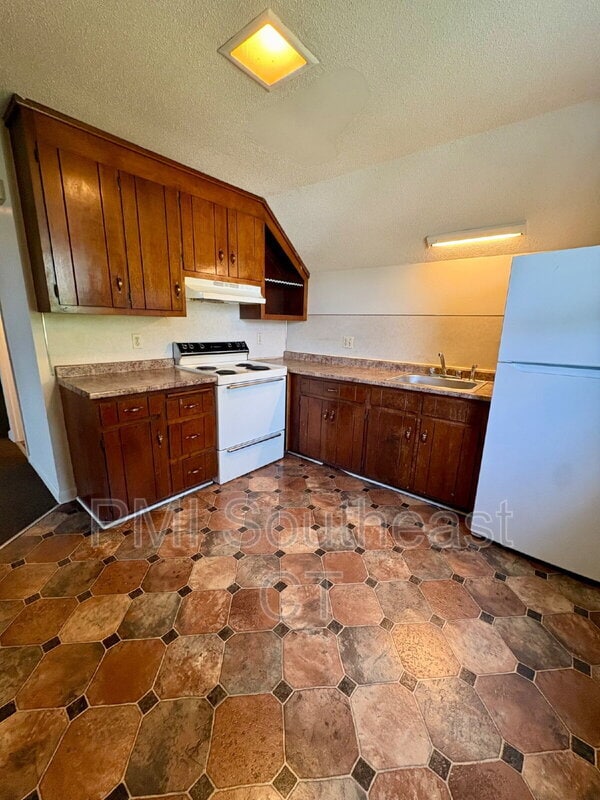 Building Photo - 54 Hempstead St