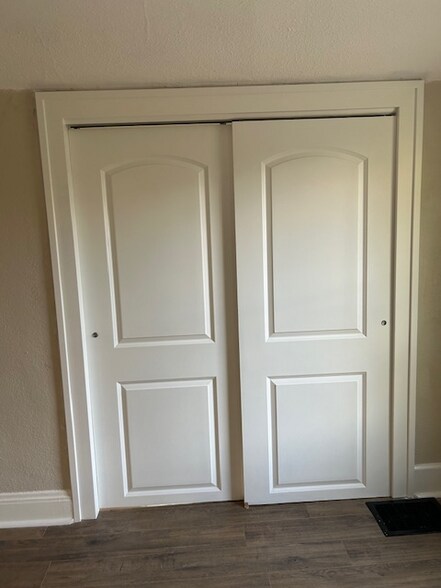 Building Photo - 2032 Manitou Ave