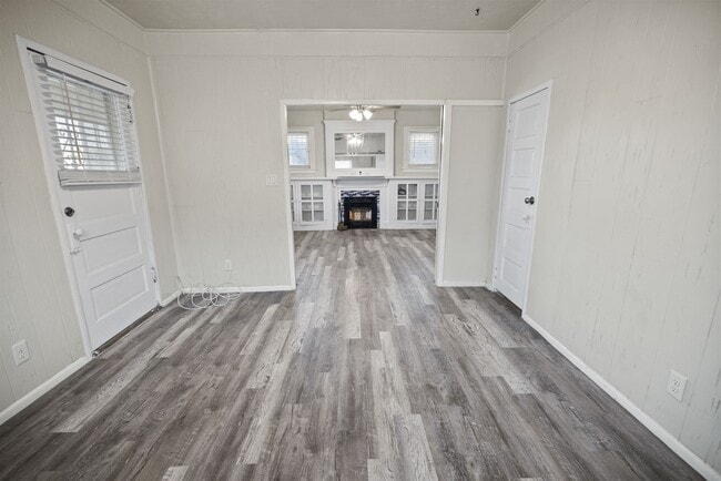 Building Photo - 3418 Yandell Dr