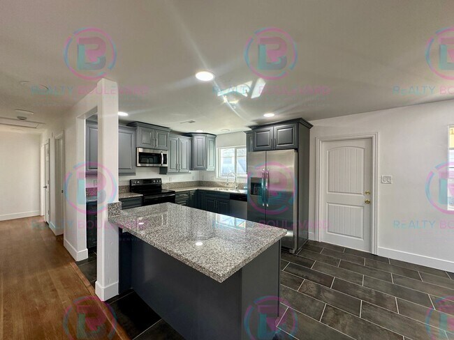 Building Photo - Modern 3-Bed Home with Fireplace, Backyard Entertaining Space & Prime Location
