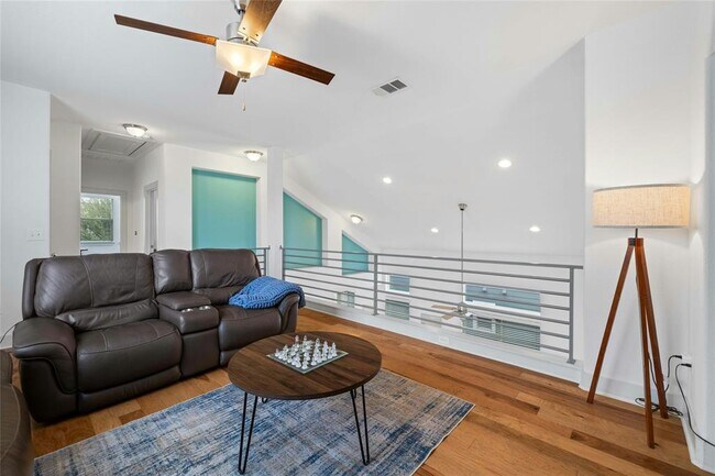 Building Photo - 2313 Capulet St