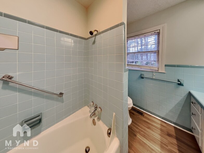 Building Photo - 1210 S 1st St