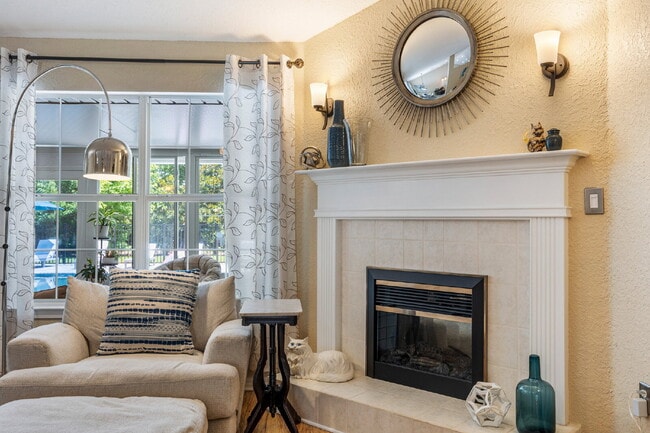 Building Photo - "Coastal Elegance Awaits: Spacious 4-Bed Oasis with Granite Touches on Shipwreck Road"