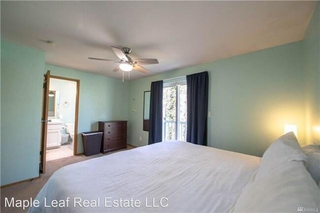 Building Photo - 4 br, 2.5 bath House - 4107 23rd Ave SW
