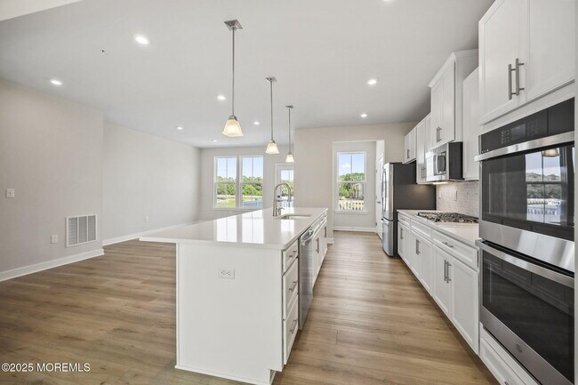 Building Photo - 20 Gramercy Dr