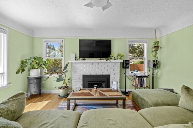 Building Photo - 2808 W Upton Ave