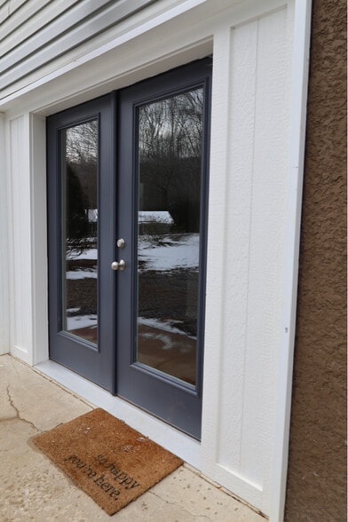 Building Photo - 15 Maplewood Dr