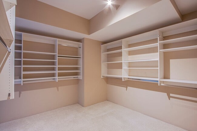 Building Photo - Absolutely stunning high rise loft at Metr...