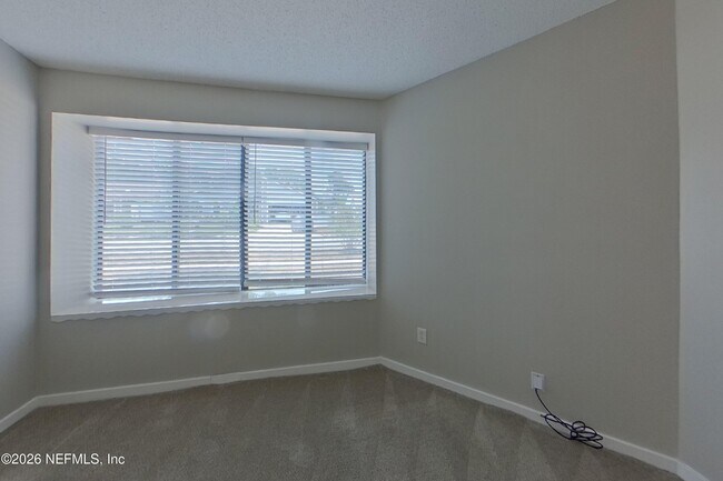 Building Photo - 12124 Roundham Ln N