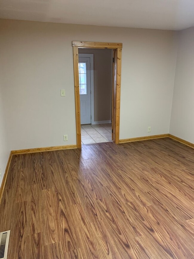 Building Photo - 2 bedroom 1 bath house by City Park