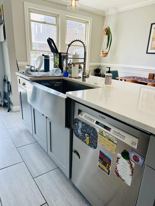 Building Photo - 1911 D St NE