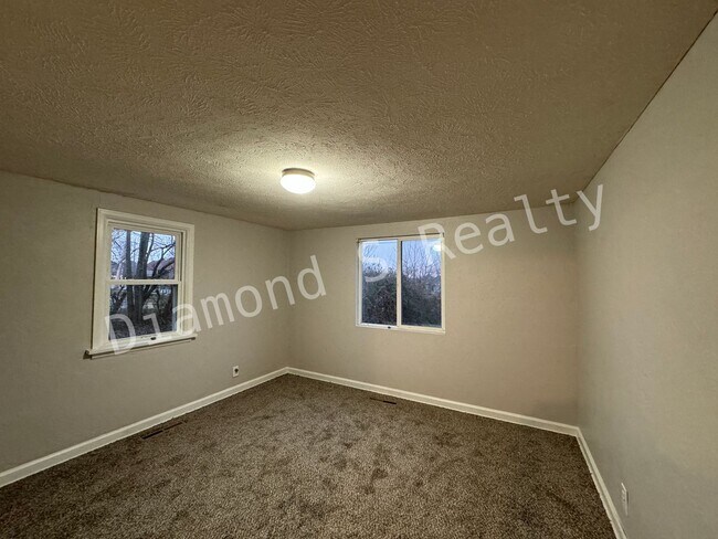 Building Photo - 3435 S Sulgrove Ave