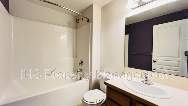 Building Photo - 5718 Westport Ln