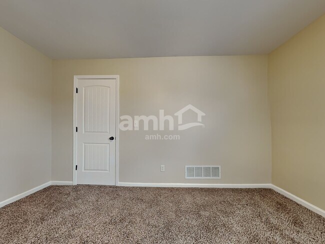 Building Photo - 5883 Savannah Pky