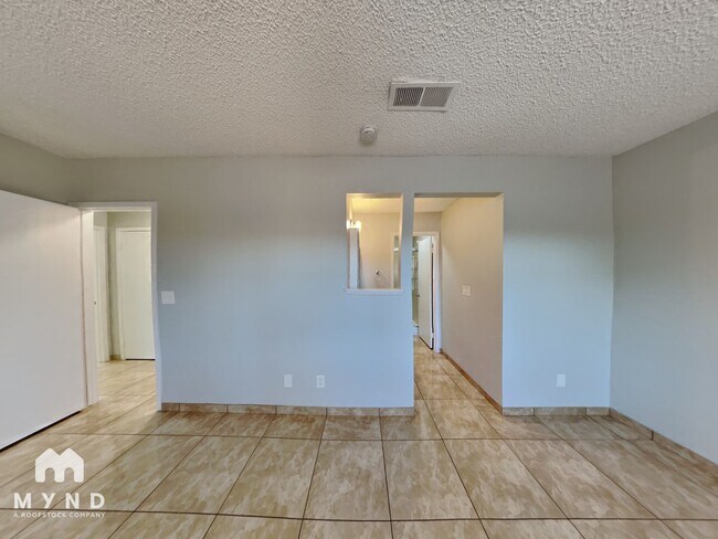 Building Photo - 320 Palo Verde Dr