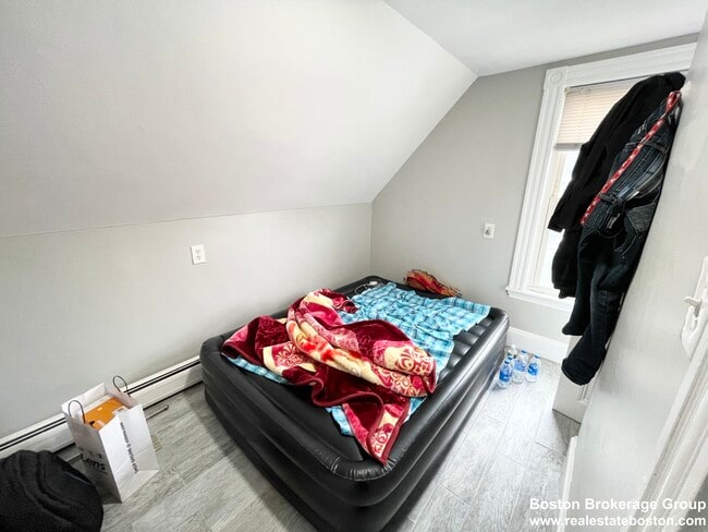 Building Photo - 31 Falcon St