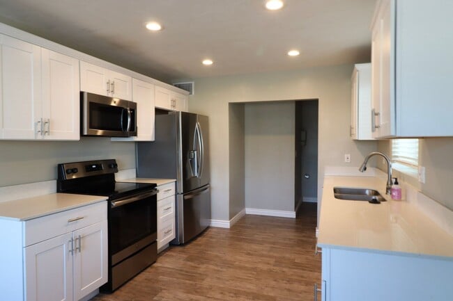 Building Photo - Modern Farmhouse