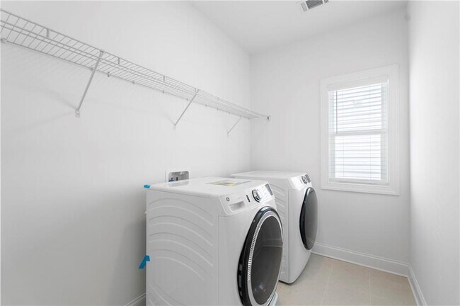 Building Photo - 1042 Winding Br Dr