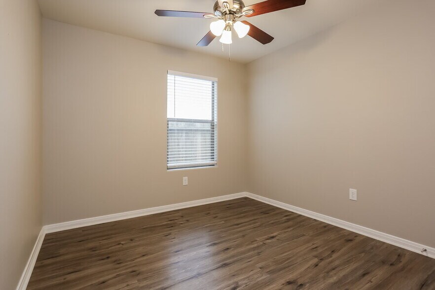 Building Photo - 9927 Sanders Rose Lane