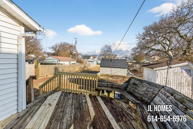 Building Photo - 512 Larcomb Ave