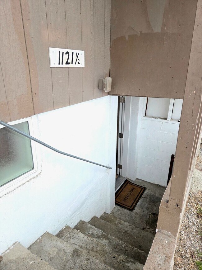 Building Photo - 1121 Monitor Ave