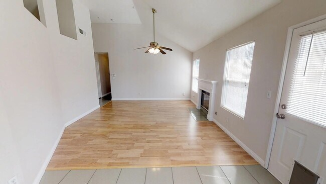 Building Photo - Single-story 3/2 Home Located in Highland,...