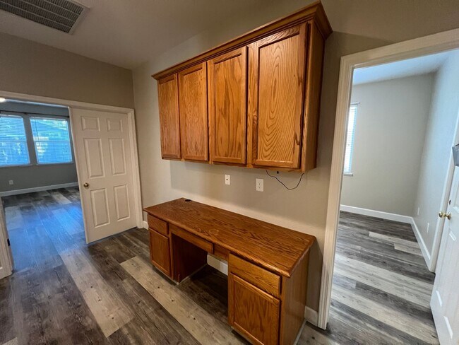 Building Photo - 4-bedroom single story in Sylvan School Di...