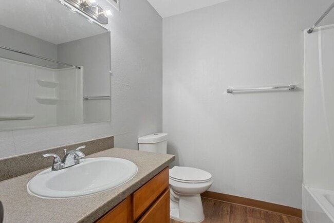 Building Photo - Amazing 3 bedroom available soon! Apply NOW!! 503-664-4101