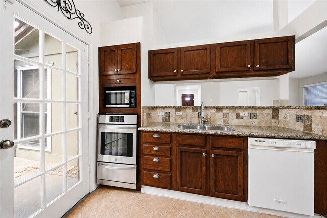 Building Photo - 7518 Alcomita Dr