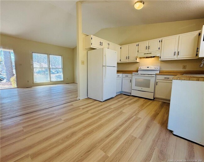 Building Photo - 129 Deerfield Dr