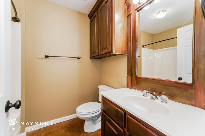 Building Photo - 252 Greensview Dr