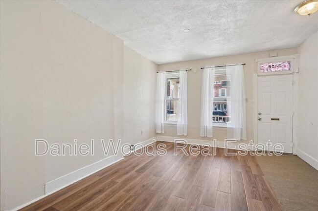 Building Photo - 2708 W 7th St