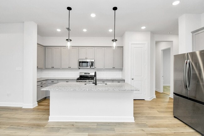 Building Photo - 1535 Park Path Dr