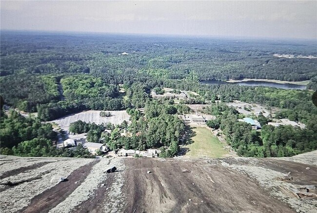Building Photo - 590 Windchase Ln