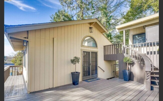Building Photo - Beautiful and Quiet 3 bedroom 3 bath home ...
