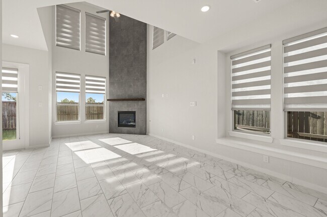 Building Photo - 6579 Scarlet Pond Ln