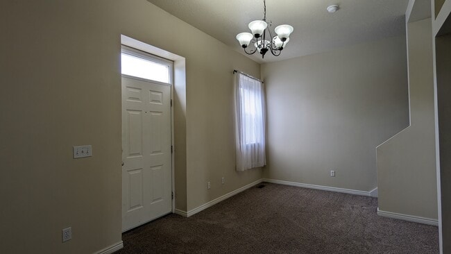Building Photo - 324 E Yellow Feather Dr