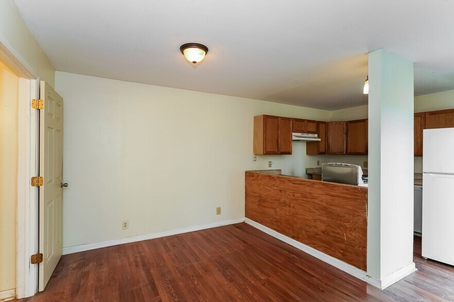 Building Photo - 136 Cedarwood Ln