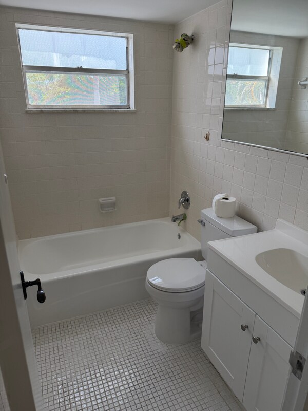 Building Photo - 3910 Crystal Lake Dr