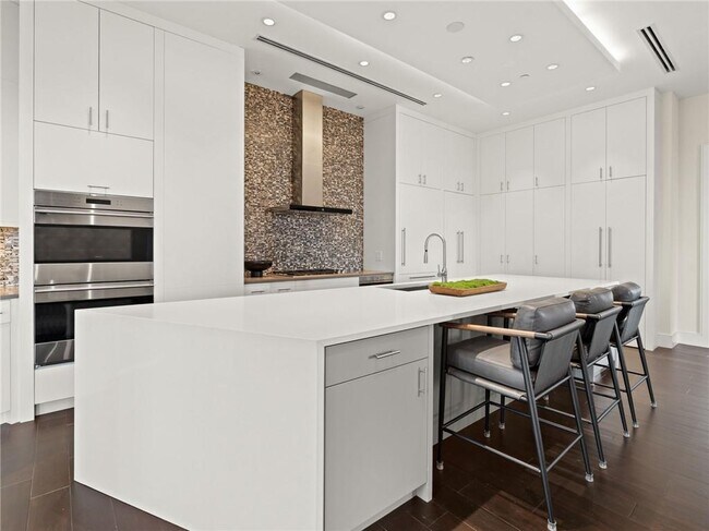 Building Photo - 3376 Peachtree Rd NE