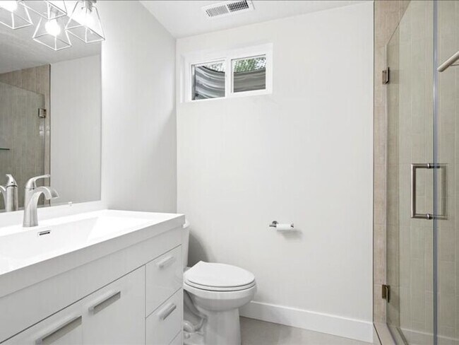 Building Photo - BOUNTIFUL New Remodeled 4 bed 3 bath home