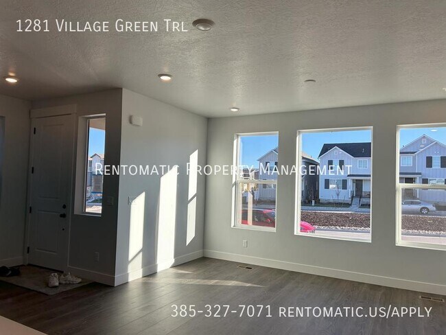 Building Photo - 1281 Vlg Grn Trl