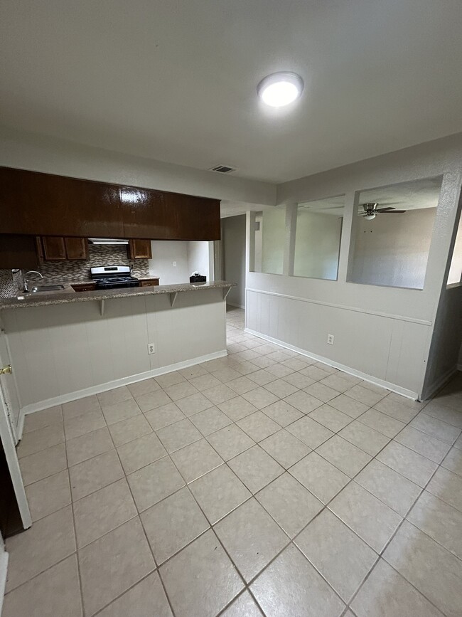 Building Photo - 7223 Valmont Dr