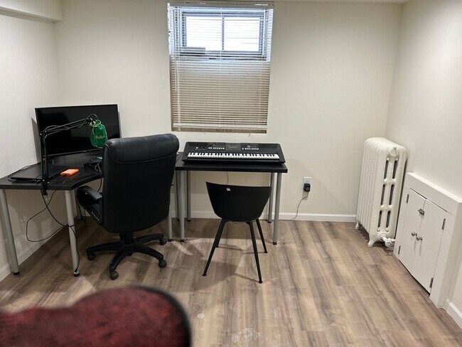 Building Photo - The Place to Be