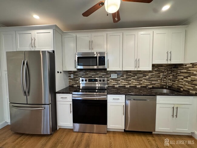 Building Photo - 11 Pine Cluster Cir